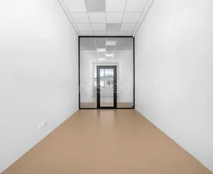 Štýlové a presvetlené priestory v modernej budove Business Hub A13 Concept