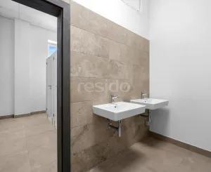 Štýlové a presvetlené priestory v modernej budove Business Hub A13 Concept