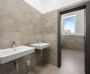 Štýlové a presvetlené priestory v modernej budove Business Hub A13 Concept