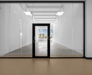 Štýlové a presvetlené priestory v modernej budove Business Hub A13 Concept