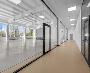 Štýlové a presvetlené priestory v modernej budove Business Hub A13 Concept