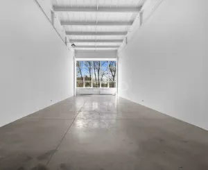 Štýlové a presvetlené priestory v modernej budove Business Hub A13 Concept