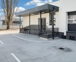 Štýlové a presvetlené priestory v modernej budove Business Hub A13 Concept