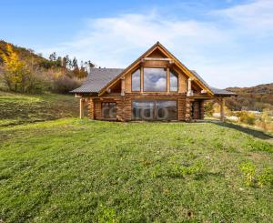 Honosný zrub s maximálnym súkromím v prírodnom prostredí v Novej Bani