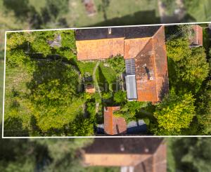 Príjemný domček v obci Zlatno s veľkou záhradou, ideálny na oddych aj trvalé bývanie