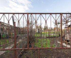 Lukratívny pozemok v centre Paty so starším domom – vhodné na rekonštrukciu alebo novú výstavbu (rodinný dom / dvojdom)