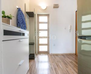 Svetlý 2-izbový mezonet v centre Malaciek