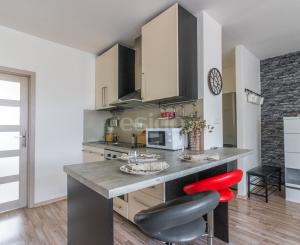 Svetlý 2-izbový mezonet v centre Malaciek