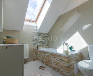 Svetlý 2-izbový mezonet v centre Malaciek