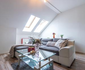 Svetlý 2-izbový mezonet v centre Malaciek