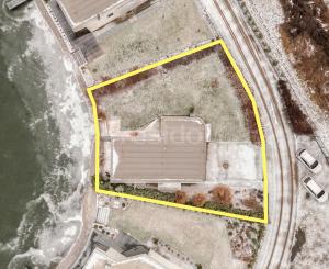 Štýlový víkendový dom s jazerom v srdci prírody v Malých Levároch