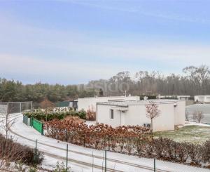 Štýlový víkendový dom s jazerom v srdci prírody v Malých Levároch