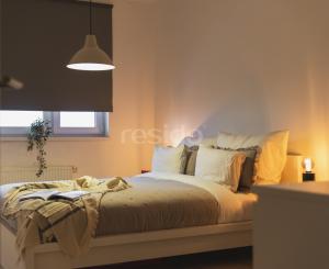 Rezervovaný - Priestranný 2 izbový byt v novostavbe Ship House v Ružinove s balkónom, garážovým státím a kompletným zariadením