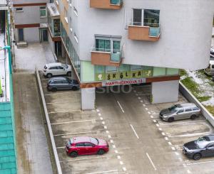 Rezervovaný - Priestranný 2 izbový byt v novostavbe Ship House v Ružinove s balkónom, garážovým státím a kompletným zariadením