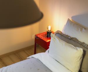 Rezervovaný - Priestranný 2 izbový byt v novostavbe Ship House v Ružinove s balkónom, garážovým státím a kompletným zariadením