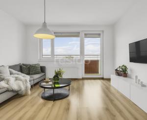 Rezervovaný - Priestranný 2 izbový byt v novostavbe Ship House v Ružinove s balkónom, garážovým státím a kompletným zariadením