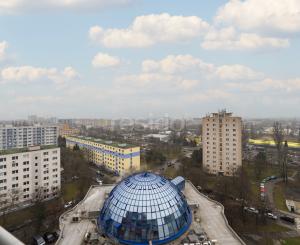 Rezervovaný - Priestranný 2 izbový byt v novostavbe Ship House v Ružinove s balkónom, garážovým státím a kompletným zariadením