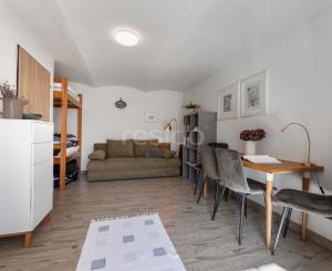 Rekonštruovaný rodinný dom so záhradou snov a extra priestorom pre hostí