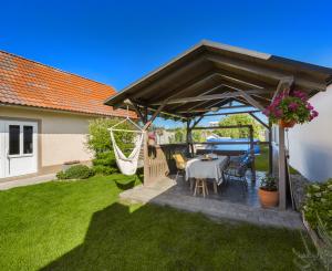 Rekonštruovaný rodinný dom so záhradou snov a extra priestorom pre hostí