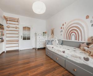 Rekonštruovaný rodinný dom so záhradou snov a extra priestorom pre hostí