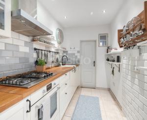 Rekonštruovaný rodinný dom so záhradou snov a extra priestorom pre hostí