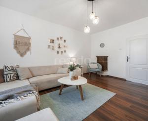 Rekonštruovaný rodinný dom so záhradou snov a extra priestorom pre hostí