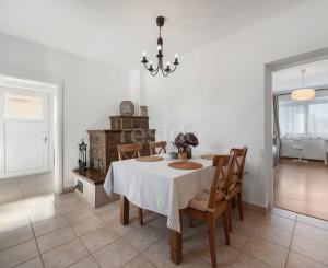 Rekonštruovaný rodinný dom so záhradou snov a extra priestorom pre hostí