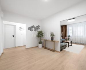 Praktický 4- izbový byt s lodžiou a dvomi pivnicami na predaj na ulici Haanova v Petržalke