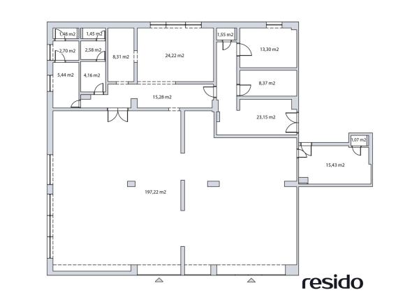 Priestranný obchodný priestor v centre Malaciek s množstvom skladových priestorov