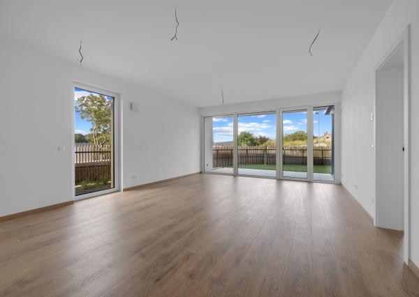 Priestranný 4-izbový byt s dvomi predzáhradkami v projekte Nesto-Petržalka