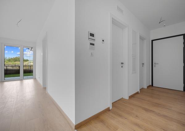 Priestranný 4-izbový byt s dvomi predzáhradkami v projekte Nesto-Petržalka