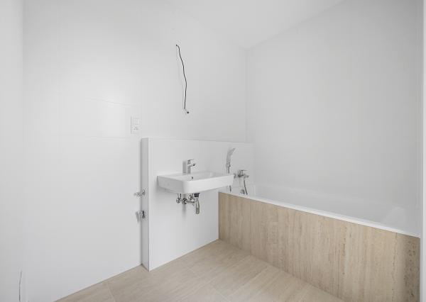 Priestranný 4-izbový byt s dvomi predzáhradkami v projekte Nesto-Petržalka