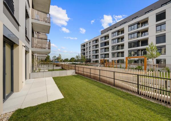 Priestranný 4-izbový byt s dvomi predzáhradkami v projekte Nesto-Petržalka