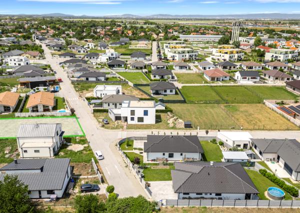 Stavebný pozemok 801 m² v slepej ulici – ideálne miesto pre váš rodinný dom v Kvetoslavove