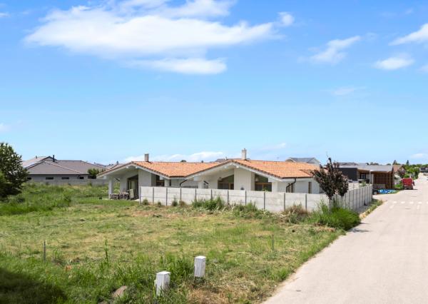 Stavebný pozemok 801 m² v slepej ulici – ideálne miesto pre váš rodinný dom v Kvetoslavove