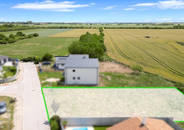 Stavebný pozemok 801 m² v slepej ulici – ideálne miesto pre váš rodinný dom v Kvetoslavove