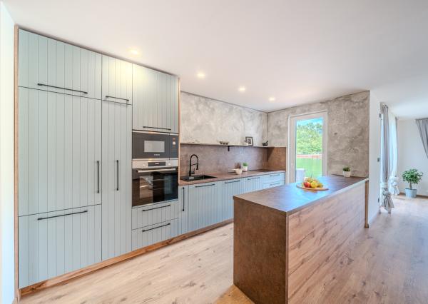 Exkluzívna novostavba hausbótu s veľkorysou terasou a výhľadom na Jarovecké rameno