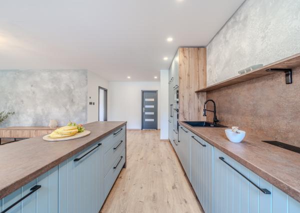 Exkluzívna novostavba hausbótu s veľkorysou terasou a výhľadom na Jarovecké rameno