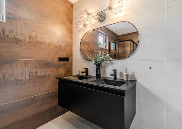 Exkluzívna novostavba hausbótu s veľkorysou terasou a výhľadom na Jarovecké rameno