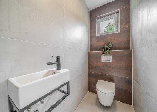 Exkluzívna novostavba hausbótu s veľkorysou terasou a výhľadom na Jarovecké rameno