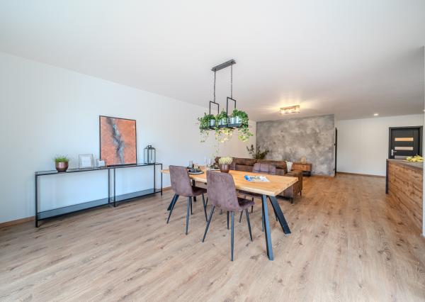 Exkluzívna novostavba hausbótu s veľkorysou terasou a výhľadom na Jarovecké rameno