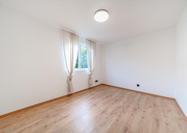 Exkluzívna novostavba hausbótu s veľkorysou terasou a výhľadom na Jarovecké rameno