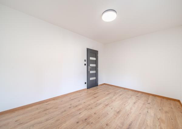 Exkluzívna novostavba hausbótu s veľkorysou terasou a výhľadom na Jarovecké rameno