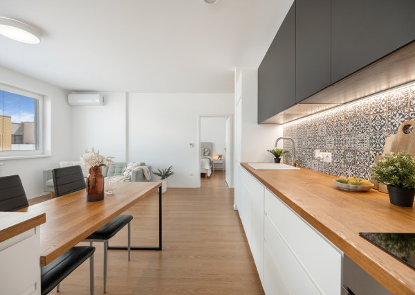 Na prenájom: Štýlové 2 izbové byty s balkónom, vlastným parkovaním a vybavením na mieru