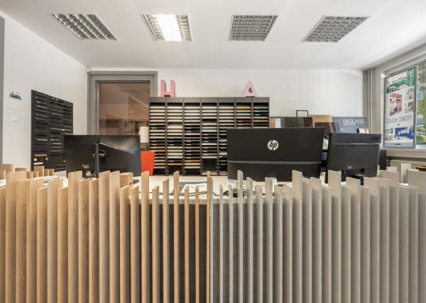 ZNÍŽENÁ CENA | Komerčný areál s halou, kanceláriami a rodinným domom v meste Holíč