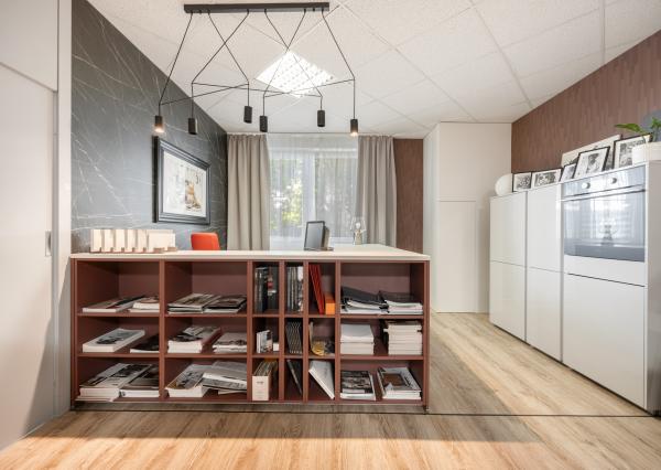 ZNÍŽENÁ CENA | Komerčný areál s halou, kanceláriami a rodinným domom v meste Holíč