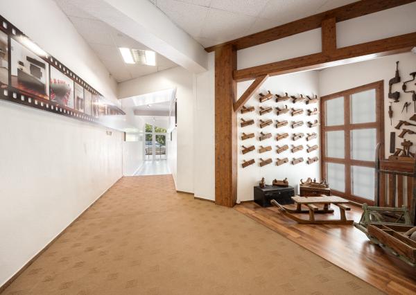 ZNÍŽENÁ CENA | Komerčný areál s halou, kanceláriami a rodinným domom v meste Holíč