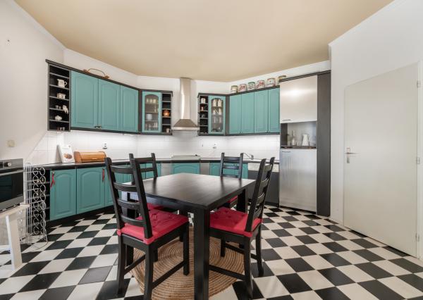 ZNÍŽENÁ CENA | Komerčný areál s halou, kanceláriami a rodinným domom v meste Holíč