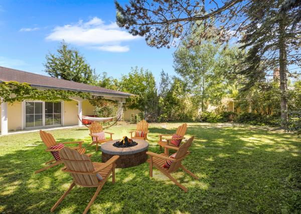 ZNÍŽENÁ CENA | Komerčný areál s halou, kanceláriami a rodinným domom v meste Holíč