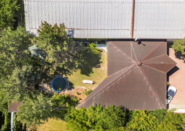 ZNÍŽENÁ CENA | Komerčný areál s halou, kanceláriami a rodinným domom v meste Holíč